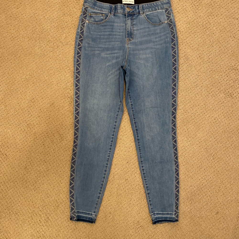 Embroidered Skinny Jeans